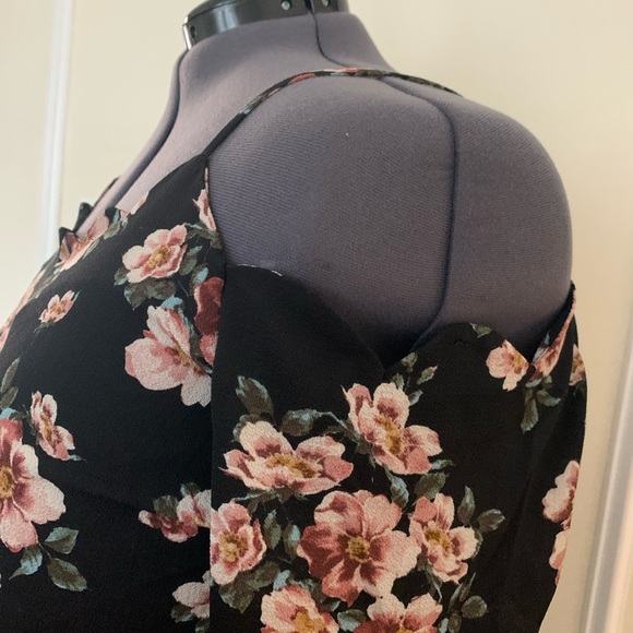 Black Floral Off the Shoulder Top - Picture 4 of 6